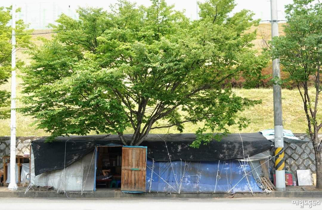 아사히글라스비정규직지회 농성 천막의 모습. <아사히글라스비정규직지회>