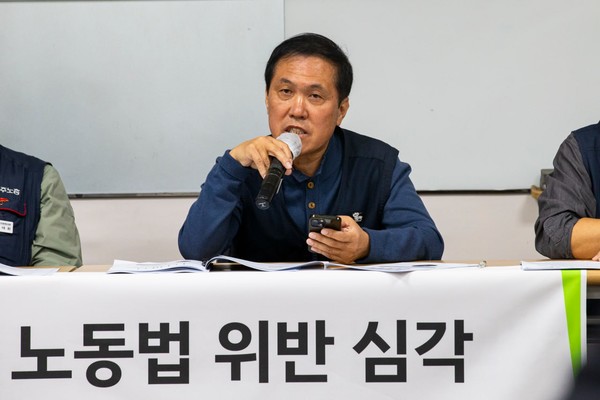 임영국 화섬식품노조 사무처장은 “외환위기 뒤 인건비 절감을 위해 광범위하게 도입된 비법률적 임금체계인 포괄임금제가 만연하다”고 지적했다. <노동과세계>