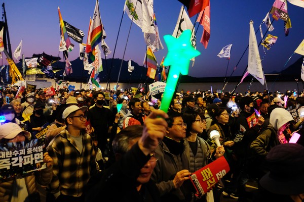 ▲ ‘윤석열 즉각 퇴진·사회 대개혁 비상행동’의 3차 긴급 집중행동. <정기훈 기자>