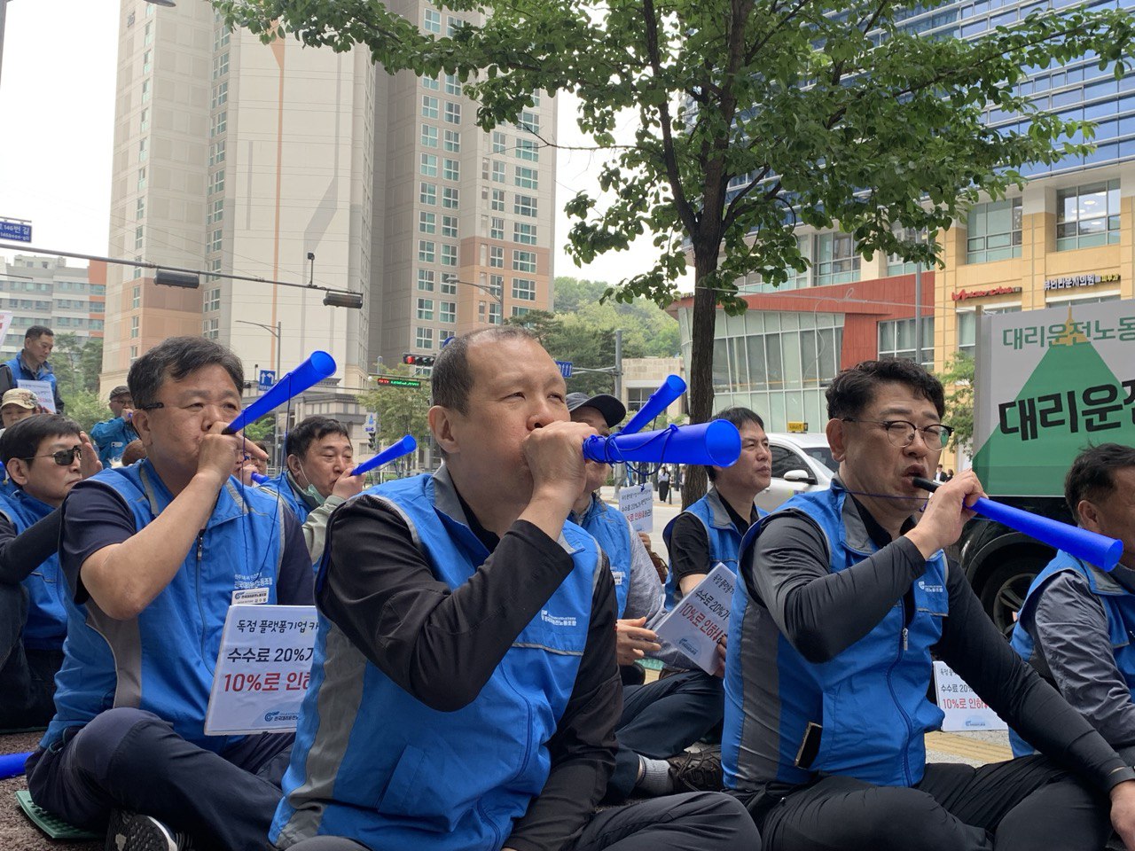 대리운전시장 장악한 카카오모빌리, 대리기사들 “수수료 낮춰라” < 정치 < 기사본문 - 매일노동뉴스