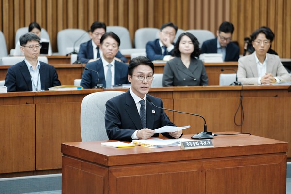 ▲ 김민석 국무총리 후보자가 24일 국회에서 열린 인사청문회에서 위원의 질의에 답하고 있다. <정기훈 기자>