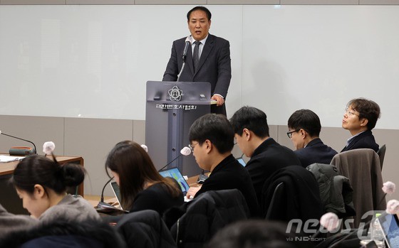 ▲ 국회 윤석열 대통령 탄핵소추위원 대리인단 장순욱 변호사가 7일 오후 서울 서초구 대한변협회관에서 열린 기자간담회에서 모두발언을 하고 있다.