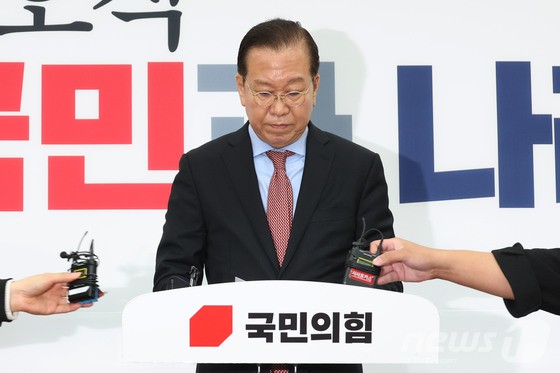 ▲ 권영세 국민의힘 비상대책위원장이 4일 오전 서울 여의도 국회에서 헌법재판소의 윤석열 대통령 탄핵심판 선고 결과와 관련해 입장을 밝히고 있다.