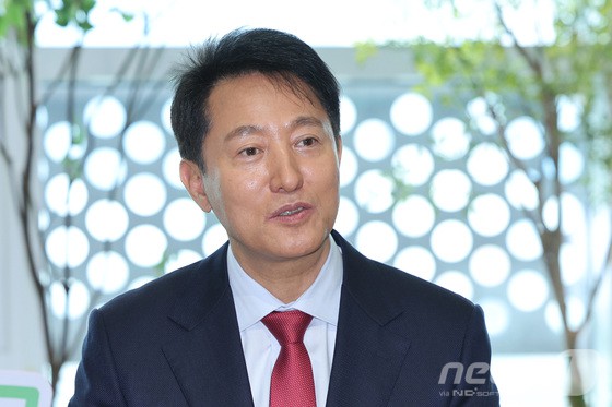 오세훈 서울시장이 9일 오후 서울 도봉구 청년취업사관학교 도봉캠퍼스에서 열린 간담회에서 교육생들과 대화하고 있다.오 시장은 오는 13일 서울시정 핵심으로 삼은 '약자동행'을 상징할 수 있는 곳에서 대선 출마를 선언할 예정이다.