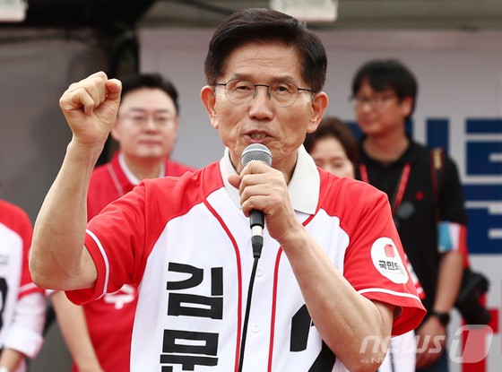 ▲ 김문수 국민의힘 대통령 후보가 21일 경기 동두천시 지행역 광장에서 유세를 하고 있다.